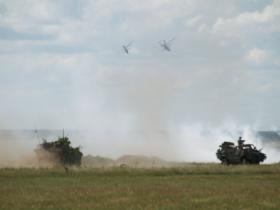 Dla lepszego rozpoznania i manewrowości dowódcy obrońców wezwali na pomoc śmigłowce. W akcji dwa polskie Mi-24.