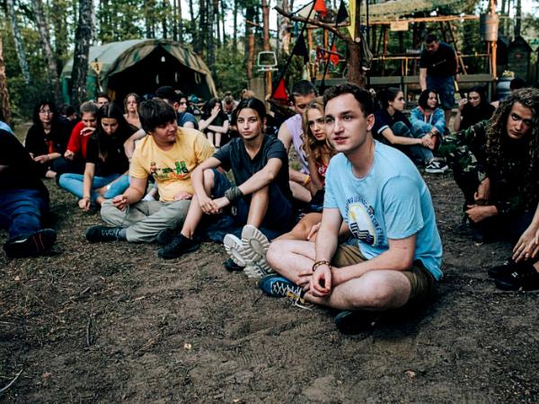 Kadr z filmu „W lesie dziś nie zaśnie nikt”