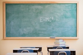 Wkuwanie na pamięć formułek i wzorów - niestety, to najbardziej opłacalna strategia przed maturą.