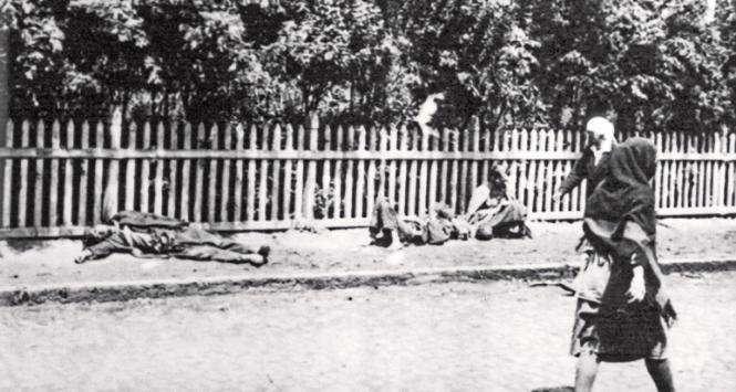 Ludzie umierający z głodu w Ukrainie lat 30.