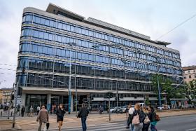 Warszawski budynek Cedetu (zwany Smykiem) ma nowego właściciela.