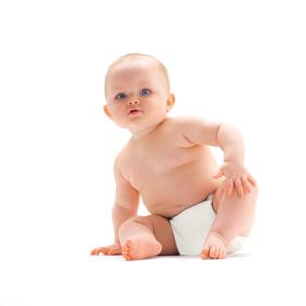 Człowiek rodzi się nie tylko gotowy na kontakt z drugim człowiekiem, ale jest też od początku nastawiony na współdziałanie z opiekunem, nawet jeśli odbywa się to kosztem godności i integralności psychicznej.