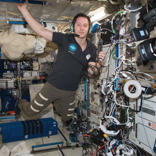 Astronauta Thomas Pesquet w trakcie połączenia.