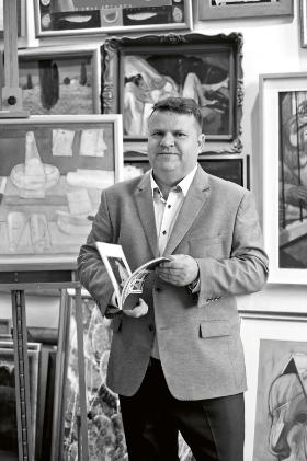 Piotr Zieliński. W 1999 r. założył w Lublinie autorską galerię Wirydarz, obecnie jeden z najlepszych salonów wystawienniczych w Polsce. Wcześniej przez 15 lat związany ze Sceną Plastyczną KUL. W 2009 r. otrzymał odznakę honorową „Zasłużony dla Kultury Polskiej”.