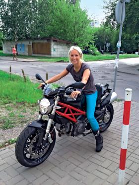 Prowadziła motocykl, uwielbiała szybkość. Im bardziej ona była nieustraszona, tym większy lęk odczuwali rodzice.