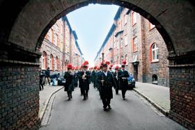 Powstały w latach 1908 - 15 Nikiszowiec to zamieszkany skansen epoki przemysłowej o niepowtarzalnej architekturze (familoki z czerwonej cegły) i atmosferze.