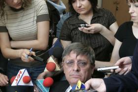 Konferencja Andrzeja Ceynowy w związku z publikacją tygodnika WPROST na temat jego rzekomej współpracy ze służbą SB, kwiecień 2007 r.