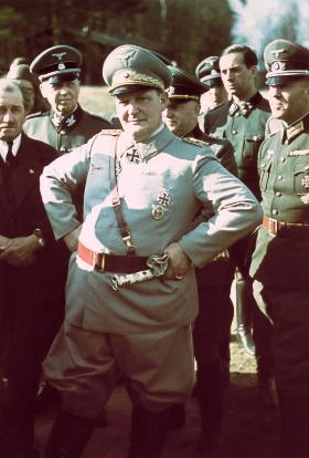 Hermann Göring. 22 kwietnia uznał, że zabiegi o zakończenie wojny przestały być sprzeczne z zasadą lojalności wobec Führera.
