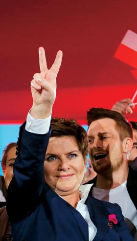 By obalić ład III RP, PiS stosował krok po kroku te same narzędzia, których opozycja użyła, by zdelegitymizować i przy pierwszej okazji obalić PRL.