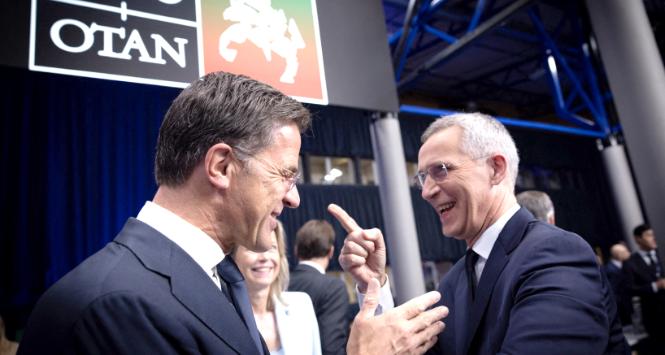 Były premier Holandii i kandydat na szefa NATO Mark Rutte oraz dotychczasowy sekretarz generalny Sojuszu Norweg Jens Stoltenberg. Szczyt w Wilnie, 2023 r.