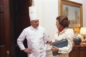 1974 r. Henry Haller i Betty Ford, żona ówczesnego prezydenta Geralda Forda.
