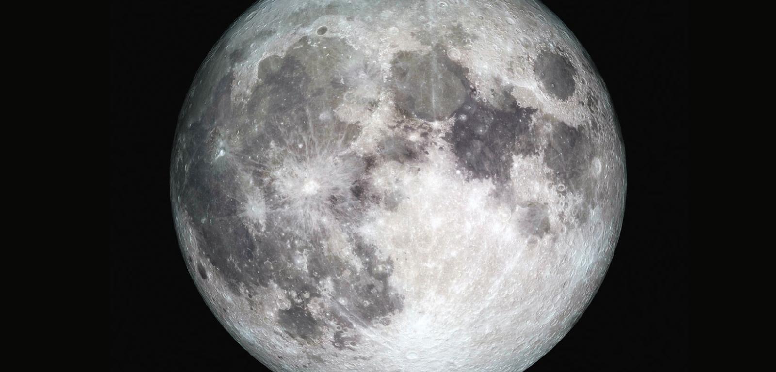 Księżyc widziany z Ziemi.