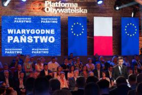 „O swojej bezpośredniej pomocy dla opozycji zdecydowałem, kiedy odniosłem wrażenie, być może mylne, wynikające z nadmiernego poczucia własnego znaczenia, że obecna władza próbuje mnie skorumpować, oferując współpracę z jedną ze spółek Skarbu Państwa” – wspomina Andrzej Rzońca.