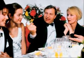 Jerzy Stuhr jako Andrzej Kern w filmie Marka Piwowskiego „Uprowadzenie Agaty”.