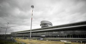 Kolejna rozbudowa łódzkiego lotniska na finiszu. Nowy, trzeci terminal, wybudowany kosztem 190 mln zł. zostanie udostępniony pasażerom w kwietniu.