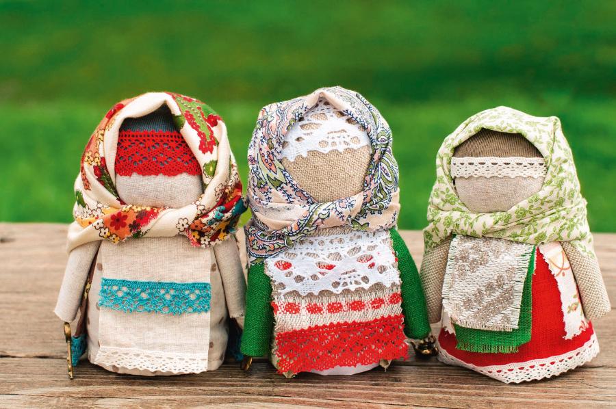 Krupieniczka (ziarnuszka). Rosyjska tradycyjna lala jest maskotką przynoszącą szczęście, bogactwo i dobrobyt.