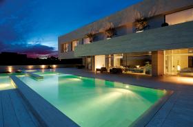 Luksusowe osiedle La Finca, gdzie posiadłości mają między innymi piłkarze Fernando Torres i Cristiano Ronaldo.
