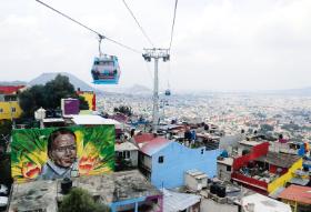 Jako burmistrzyni stolicy miała spore osiągnięcia. W biednych dzielnicach powstały siłownie, biblioteki, kolej linowa.