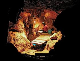W jaskini El Sidron odnaleziono ponad 1800 kości i zębów, a także ok 400 narzędzi kamiennych należących do kultury neandertalskiej.