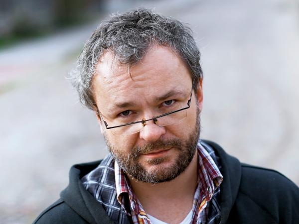 Ignacy Karpowicz zadebiutował powieścią „Niehalo” w 2006 r. Wtedy po raz pierwszy był nominowany do Paszportu.