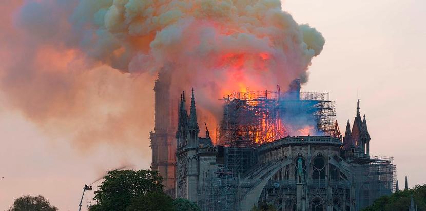 Pożar Notre-Dame w zbiorach Europeany
