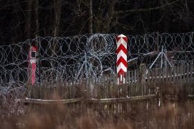 Prof. Włodzimierz Wróbel: pomoc humanitarna nigdy nie jest nielegalna. Ona nie jest ograniczona do ratowania życia i zdrowia. Bo humanitaryzm dotyczy podstawowych potrzeb człowieka: ciepła, snu, bezpieczeństwa, zaspokojenia głodu.