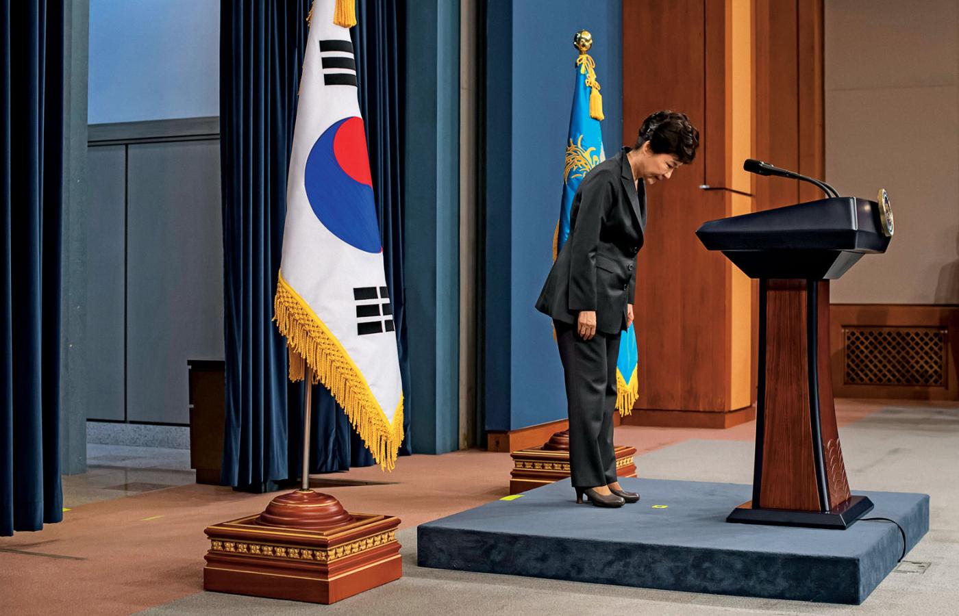 Prezydent Korei Płd. Park Geun-hye przeprosiła naród w oficjalnym wystąpieniu, ale parlament odebrał jej władzę.