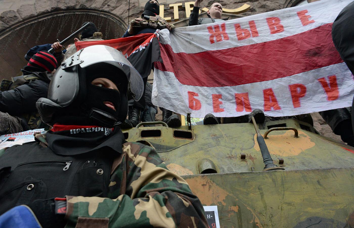 Aktywiści Prawego Sektora podczas protestów na kijowskim Majdanie.