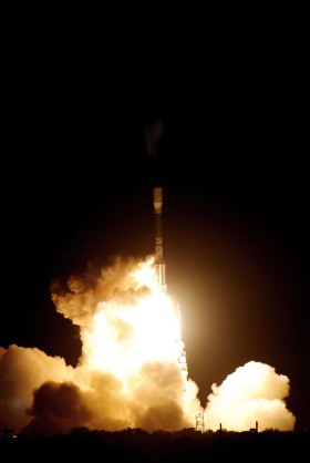 Rakieta Delta II startuje z teleskopem Kepler na pokładzie. Początek marca 2009 roku.