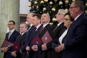 MSZ był stopniowo oskrobywany z kompetencji. Sprawy wojskowe na wyłączność od razu przejął MON Macierewicza. Politykę kulturalną zabrał wicepremier Gliński. Sprawy polonijne w zasadzie wróciły do Senatu. Nie mówiąc już o zagranicznej samowoli ministra Szyszki.