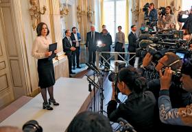 Sekretarz Akademii Szwedzkiej Sara Danius ogłasza przyznanie Bobowi Dylanowi tegorocznej Literackiej Nagrody Nobla.