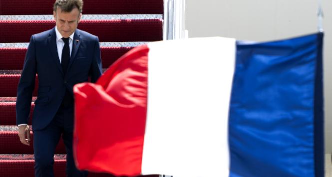 Emmanuel Macron przybywa do Bazy Sił Powietrznych Andrews, by wziąć udział w szczycie NATO w Waszyngtonie, 10 lipca 2024 r.