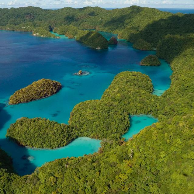 Jedna z wysp należących do archipelagu Palau zamieszkiwanego przez Mikronezyjczyków.