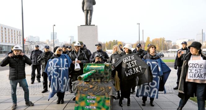 Lotna Brygada Opozycji na pl. Piłsudskiego w Warszawie, 10 listopada 2019 r.