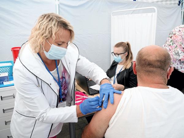 Punkt szczepień pod stadionem piłkarskim ŁKS Łódź
