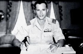 Władysław Turowicz zorganizował po wojnie wyjazd około 30 polskich lotników do Pakistanu, gdzie szkolili tamtejszych pilotów; w 1960 r. awansował na generała i został zastępcą szefa Sztabu Sił Powietrznych Pakistanu (na fotografii w mundurze tych sił).