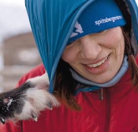 Karolina ze Stitchem, prawdziwym opiekunem