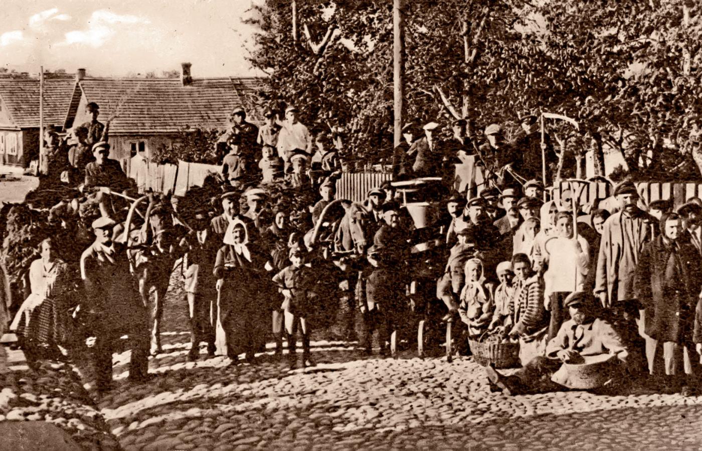 Grupa Karaimów w Trokach, fotografia z 1923 r.