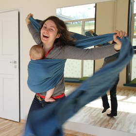 Z Chuściochem w chuście można nawet tańczyć.