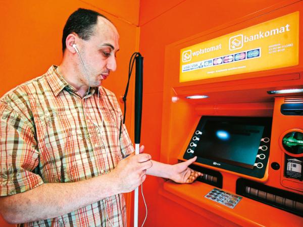 Pierwszych 14 udźwiękowionych urządzeń postawił w Polsce Bank Zachodni WBK już w 2010 r.