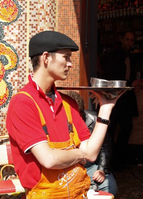 Jeśli młodzi znajdą pracę, coraz częściej jest ona czasowa.