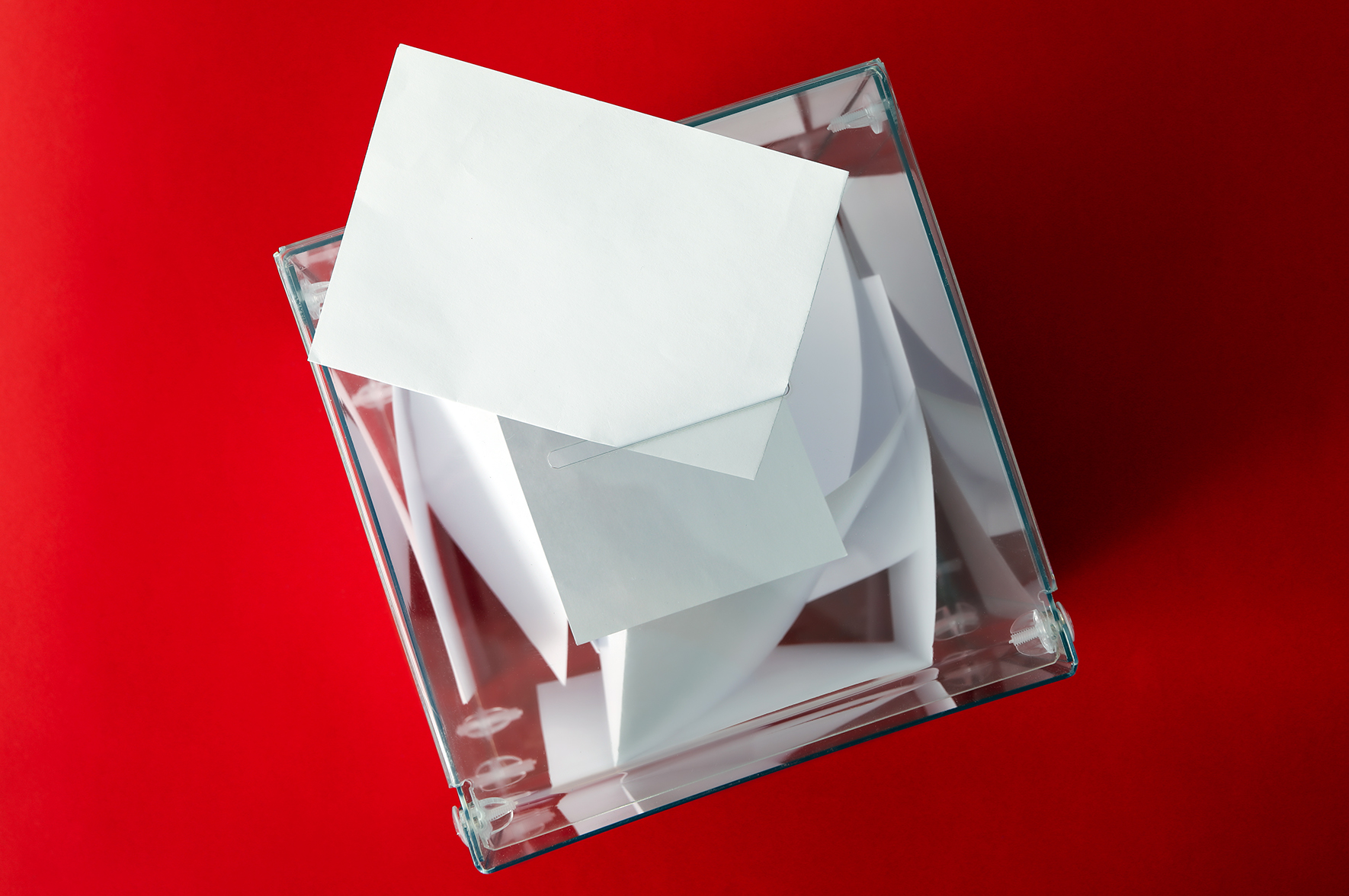 Trochę prawd, wiele kłamstw. Jak AI wpływa na wybory polityczne