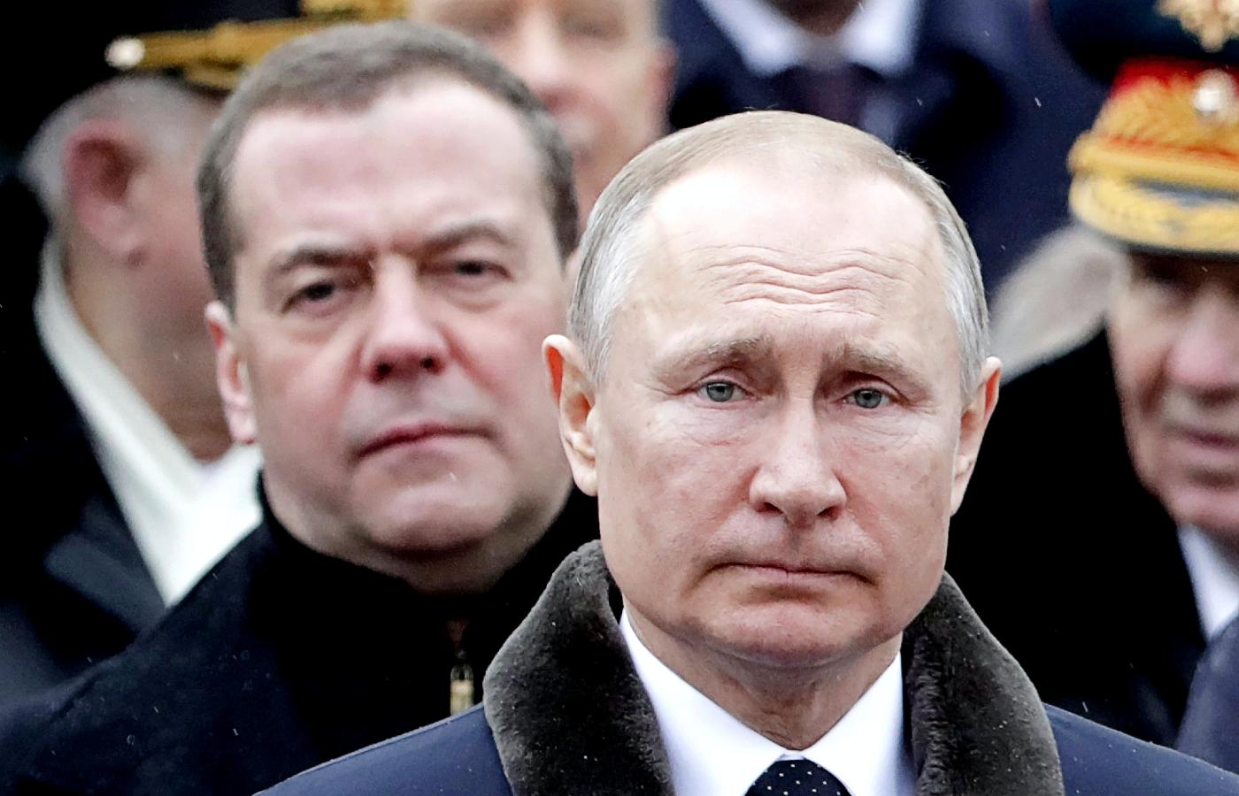 Dzięki nowym przepisom Władimir Putin u Dmitrij Miedwiediew będą mogli popełniać wykroczenia administracyjne i przestępstwa karne.