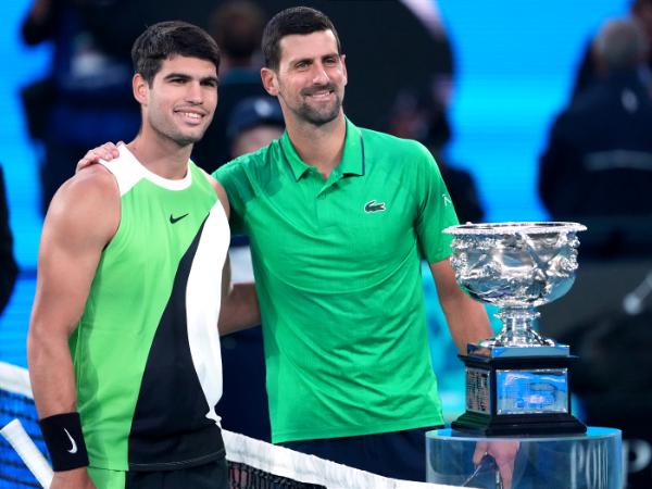 Serb Novak Djokovic nie zdobył 25. tytułu wielkoszlemowego w seniorskiej karierze. W finale Australian Open 2026 lepszy był Hiszpan Carlos Alcaraz. 1 lutego 2026 r.