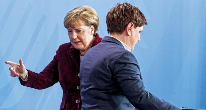 Kanclerz Angela Merkel i premier Beata Szydło podczas spotkania w Berlinie, 12 lutego 2016 r. Wtedy była jeszcze nadzieja na dialog.