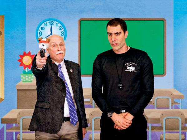 Sacha Baron Cohen jako izraelski pułkownik z amerykańskim działaczem na rzecz powszechnego dostępu do broni Philipem Van Cleavem.