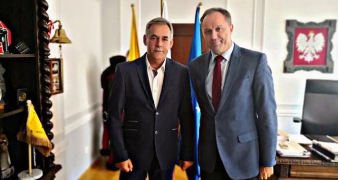 Burmistrz Chojnic Arseniusz Finster (po lewej) i Marszałek Województwa Pomorskiego Mieczysław Struk