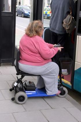 Problemy niewymiarowych nie kończą się na ubraniu. One pojawiają się na każdym kroku. Zwłaszcza w transporcie.