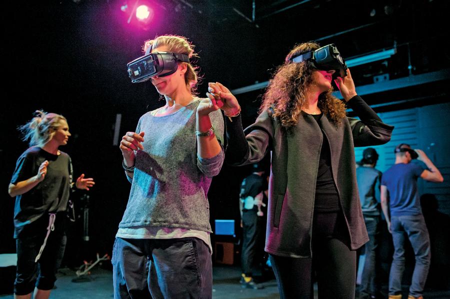 Nowoczesny teatr uczestniczący z użyciem technologii VR.