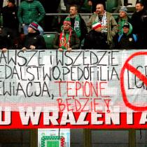 Warszawa, marzec 2019 r. Transparent wywieszony przez kibiców Śląska Wrocław podczas meczu w Warszawie